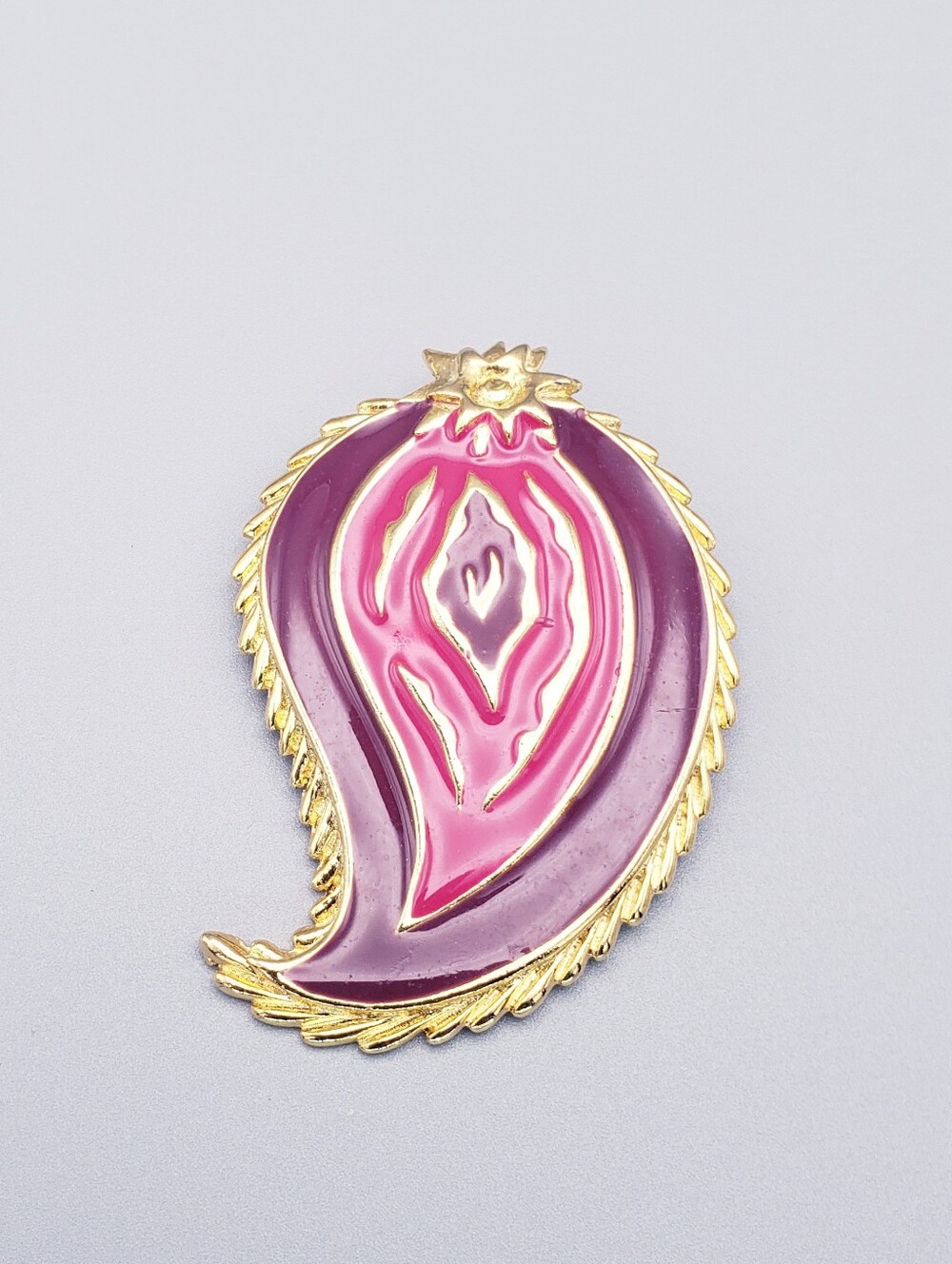 MJENT PInk/Purple Paisley Enamel Gold Tone Brooch - Picture 2 of 10